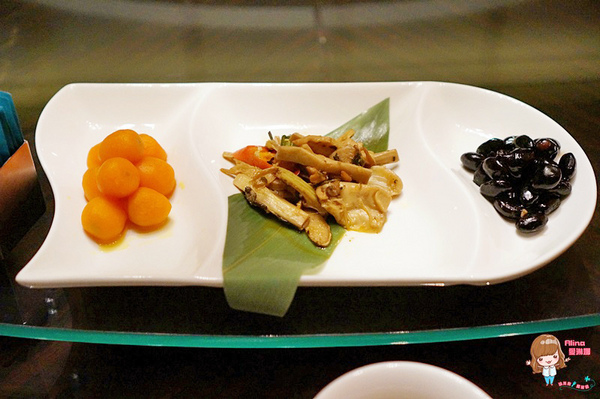 台北W酒店-紫艷中餐廳：【食記】台北信義 W Hotel YEN紫艷中餐廳 都市美麗夜景 片皮烤鴨兩吃 星級港式料理經典奢華