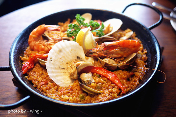 PS TAPAS 西班牙海鮮餐酒館(光復店)：［台北東區］道地異國地中海料理。PS TAPAS 西班牙海鮮餐酒館(光復店) 體驗