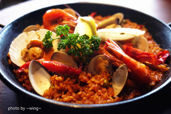 PS TAPAS 西班牙海鮮餐酒館(光復店)：［台北東區］道地異國地中海料理。PS TAPAS 西班牙海鮮餐酒館(光復店) 體驗