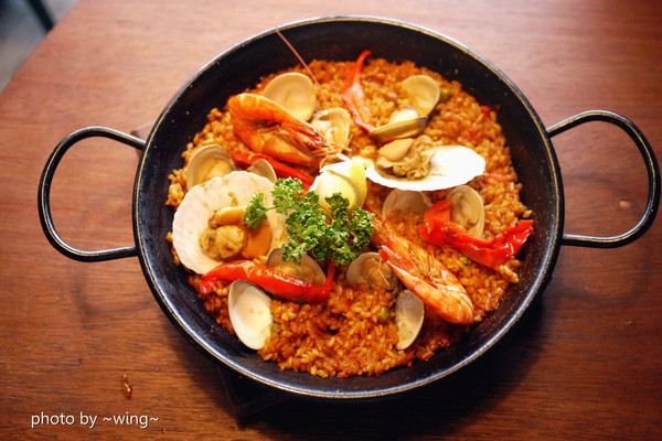 PS TAPAS 西班牙海鮮餐酒館(光復店)：［台北東區］道地異國地中海料理。PS TAPAS 西班牙海鮮餐酒館(光復店) 體驗