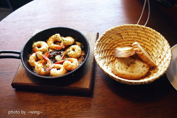 PS TAPAS 西班牙海鮮餐酒館(光復店)：［台北東區］道地異國地中海料理。PS TAPAS 西班牙海鮮餐酒館(光復店) 體驗