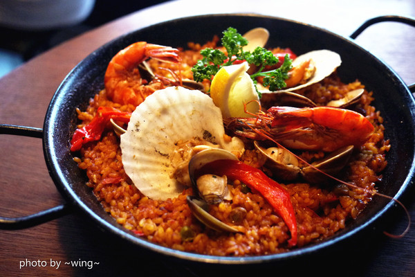 PS TAPAS 西班牙海鮮餐酒館(光復店)：［台北東區］道地異國地中海料理。PS TAPAS 西班牙海鮮餐酒館(光復店) 體驗