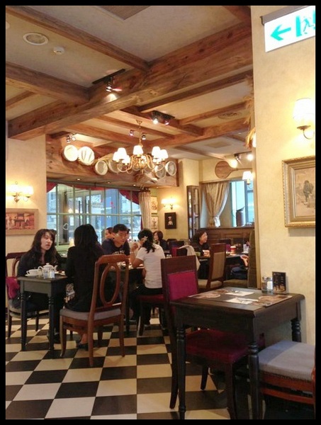 PAUL保羅麵包沙龍(信義店)：【信義店】PAUL保羅麵包沙龍－1001YA千層派！！！