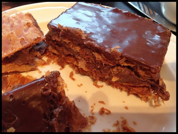 PAUL保羅麵包沙龍(信義店)：【信義店】PAUL保羅麵包沙龍－1001YA千層派！！！