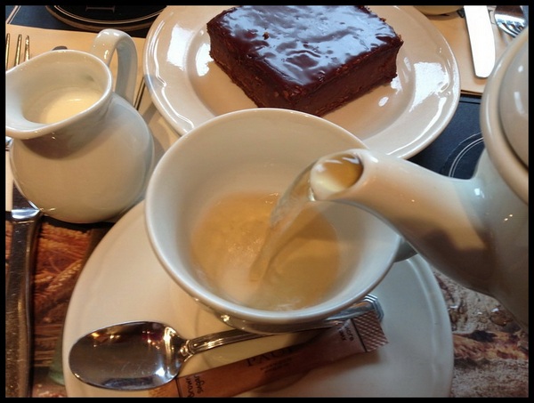 PAUL保羅麵包沙龍(信義店)：【信義店】PAUL保羅麵包沙龍－1001YA千層派！！！