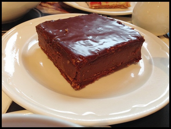 PAUL保羅麵包沙龍(信義店)：【信義店】PAUL保羅麵包沙龍－1001YA千層派！！！