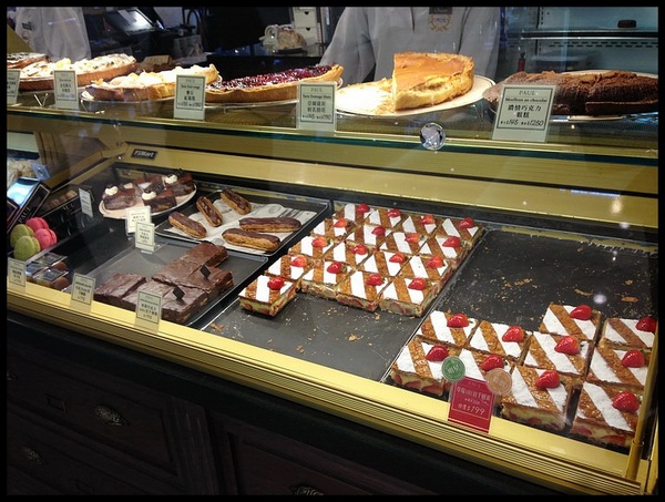 PAUL保羅麵包沙龍(信義店)：【信義店】PAUL保羅麵包沙龍－1001YA千層派！！！