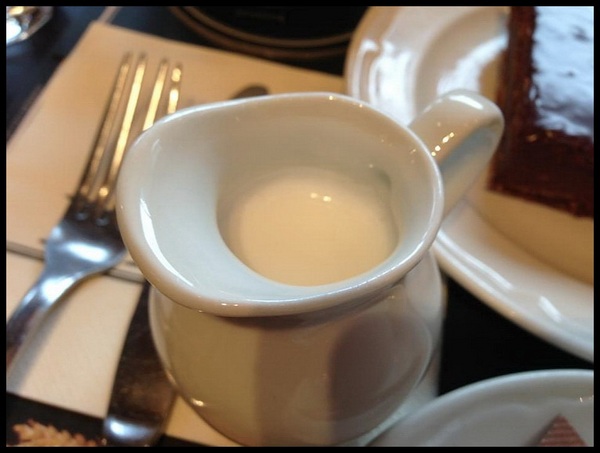 PAUL保羅麵包沙龍(信義店)：【信義店】PAUL保羅麵包沙龍－1001YA千層派！！！