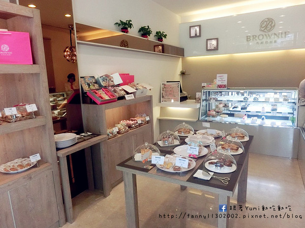 布朗尼甜點-Brownie Patisserie:【愛評網口碑券§第97彈】台中公益路蛋糕甜點/伴手禮/送禮最佳選擇!推薦:85%松露布朗尼+檸檬生乳蛋糕+芋頭生乳塔*布朗尼甜點-Brownie Patisserie*@跟著Yumi尤美美動吃動吃(體驗日:2015年5月30日)