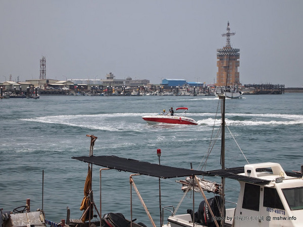 宏興海上觀光船：【景點】台中宏興海上觀光船@清水梧棲觀光漁港美人漁碼頭 : 水面沒有你想像中的平靜…體驗一下不同的刺激與愉悅感!