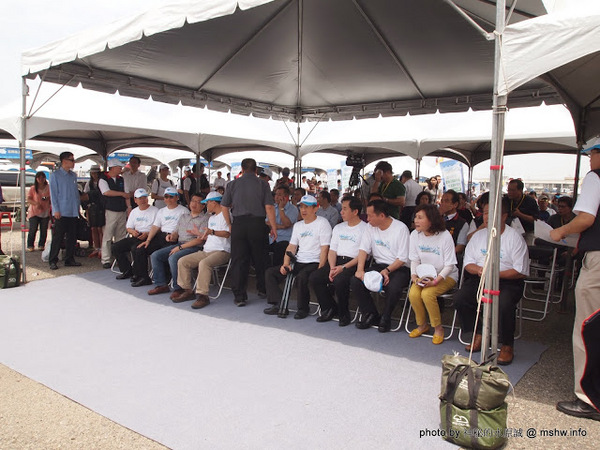 宏興海上觀光船：【景點】台中宏興海上觀光船@清水梧棲觀光漁港美人漁碼頭 : 水面沒有你想像中的平靜…體驗一下不同的刺激與愉悅感!