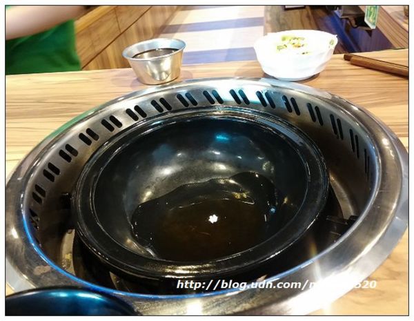 旺角迷你石頭火鍋(中華店):萬華區美食|旺角迷你石頭火鍋(中華店)~梅花豬肉鮮嫩可口