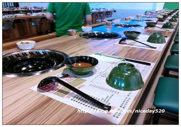 旺角迷你石頭火鍋(中華店):萬華區美食|旺角迷你石頭火鍋(中華店)~梅花豬肉鮮嫩可口