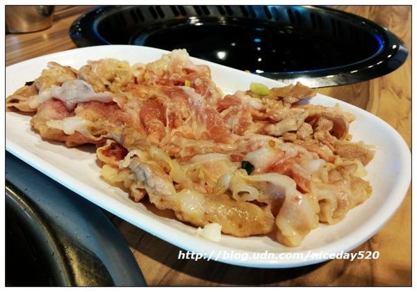 旺角迷你石頭火鍋(中華店):萬華區美食|旺角迷你石頭火鍋(中華店)~梅花豬肉鮮嫩可口