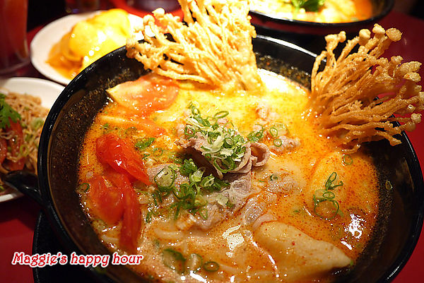 大心 新泰式麵食：【大心新泰式麵食－全球首店】瓦城餐飲集團。好吃的泰式酸辣麵套餐