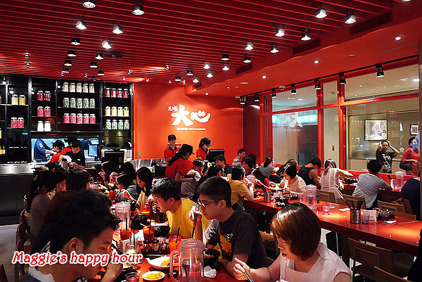 大心 新泰式麵食：【大心新泰式麵食－全球首店】瓦城餐飲集團。好吃的泰式酸辣麵套餐