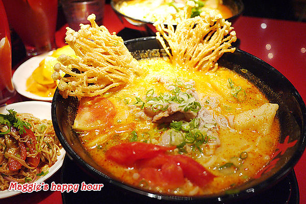 大心 新泰式麵食：【大心新泰式麵食－全球首店】瓦城餐飲集團。好吃的泰式酸辣麵套餐