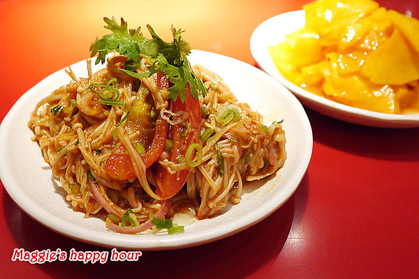 大心 新泰式麵食：【大心新泰式麵食－全球首店】瓦城餐飲集團。好吃的泰式酸辣麵套餐