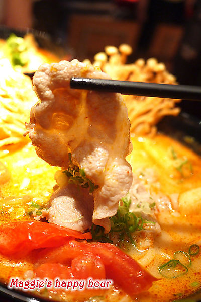 大心 新泰式麵食：【大心新泰式麵食－全球首店】瓦城餐飲集團。好吃的泰式酸辣麵套餐