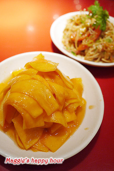 大心 新泰式麵食：【大心新泰式麵食－全球首店】瓦城餐飲集團。好吃的泰式酸辣麵套餐