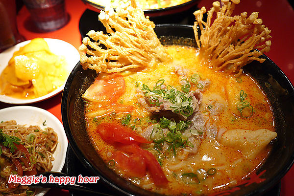 大心 新泰式麵食：【大心新泰式麵食－全球首店】瓦城餐飲集團。好吃的泰式酸辣麵套餐