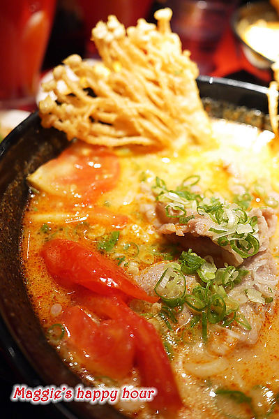 大心 新泰式麵食：【大心新泰式麵食－全球首店】瓦城餐飲集團。好吃的泰式酸辣麵套餐