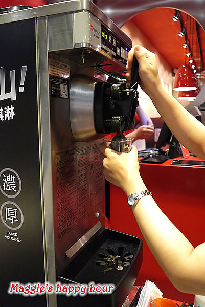 大心 新泰式麵食：【大心新泰式麵食－全球首店】瓦城餐飲集團。好吃的泰式酸辣麵套餐