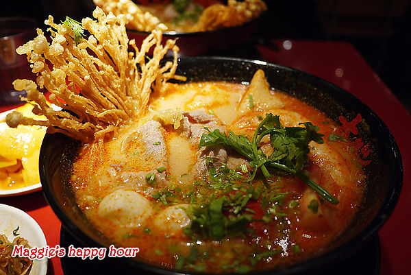 大心 新泰式麵食：【大心新泰式麵食－全球首店】瓦城餐飲集團。好吃的泰式酸辣麵套餐