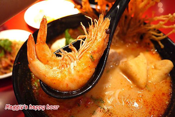 大心 新泰式麵食：【大心新泰式麵食－全球首店】瓦城餐飲集團。好吃的泰式酸辣麵套餐