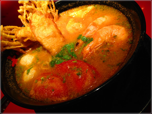 瓦城大心新泰式麵食館:【♥美食】瓦城新品牌大大滿足大大開心-大心新泰式麵食 Very Thai Noodles