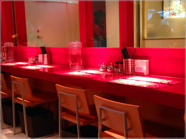 瓦城大心新泰式麵食館:【♥美食】瓦城新品牌大大滿足大大開心-大心新泰式麵食 Very Thai Noodles