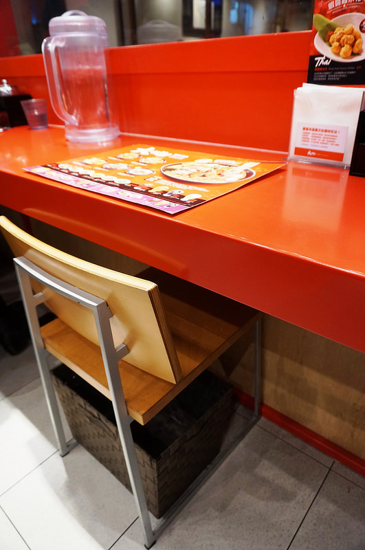 大心 新泰式麵食：[市府阪急] 大心：泰式拉麵暖呼呼又開胃～送黑芝麻霜淇淋！