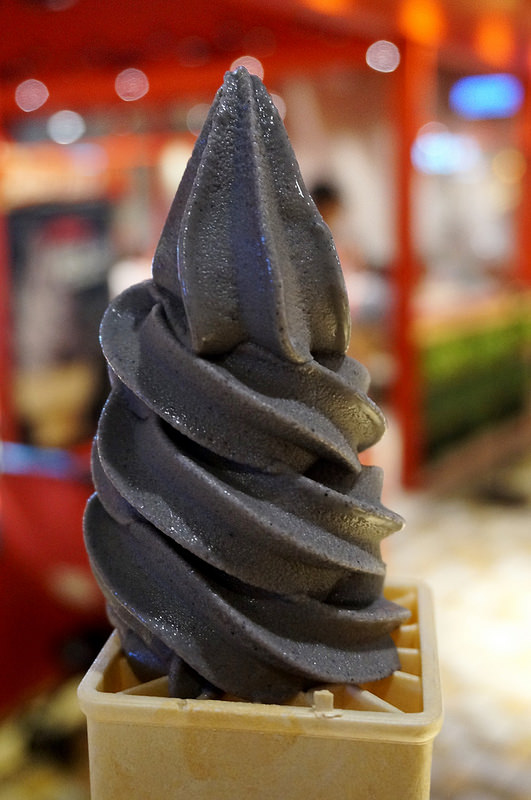 大心 新泰式麵食：[市府阪急] 大心：泰式拉麵暖呼呼又開胃～送黑芝麻霜淇淋！