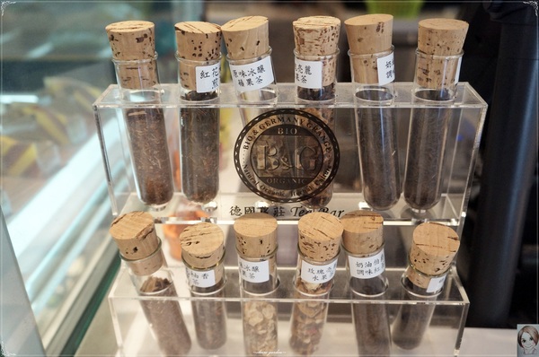 CafeHuHa! 呼哈咖啡：台北 天母 呼哈咖啡~夢幻馬車悠閒度日去