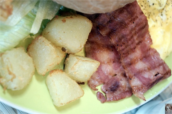 CafeHuHa! 呼哈咖啡：台北 天母 呼哈咖啡~夢幻馬車悠閒度日去