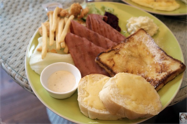 CafeHuHa! 呼哈咖啡：台北 天母 呼哈咖啡~夢幻馬車悠閒度日去