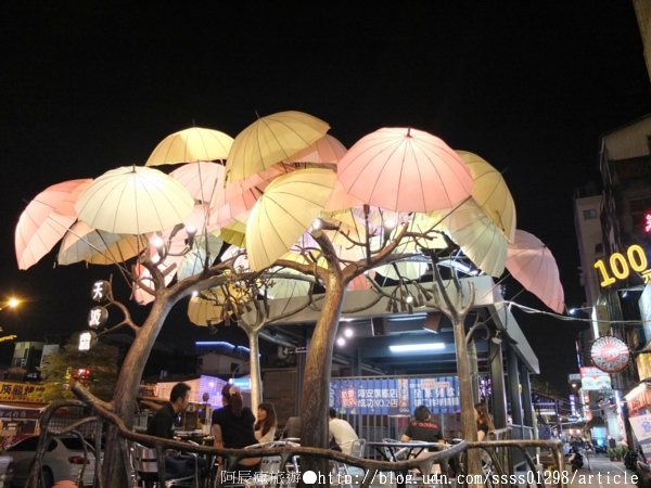 海安路藝術街:【旅行遊記。台南中西區】海安路裝置藝術街。錯誤沒落後的重塑 城市與藝術蹦出新的火花