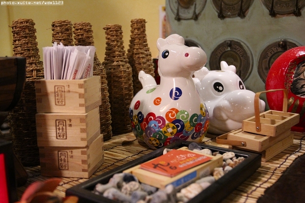 九日味噌燒肉丼專門店：九日味噌燒肉丼專門店❤牛排丼飯、烤餅抓住我的胃了~103.05.28