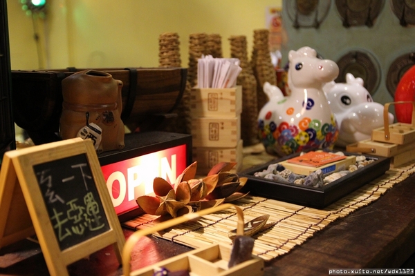九日味噌燒肉丼專門店：九日味噌燒肉丼專門店❤牛排丼飯、烤餅抓住我的胃了~103.05.28