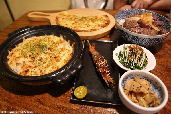 九日味噌燒肉丼專門店：九日味噌燒肉丼專門店❤牛排丼飯、烤餅抓住我的胃了~103.05.28