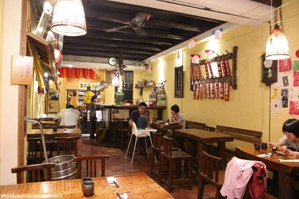 九日味噌燒肉丼專門店：九日味噌燒肉丼專門店❤牛排丼飯、烤餅抓住我的胃了~103.05.28