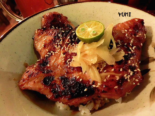 九日味噌燒肉丼專門店：【台中食記】三訪!!! 超犯規巨無霸手臂蝦又霸氣登場(真的是療癒系美食)@九日味噌燒肉丼專門店