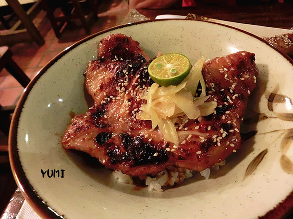 九日味噌燒肉丼專門店：【台中食記】三訪!!! 超犯規巨無霸手臂蝦又霸氣登場(真的是療癒系美食)@九日味噌燒肉丼專門店