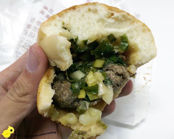 【新莊】缸爐碳烤燒餅舖-包肉的碳烤餐包?烤肉包