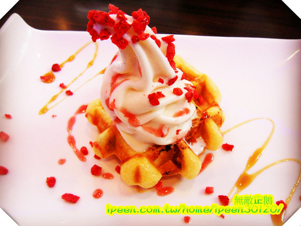 All Pass 歐派 比利時鬆餅：【台南-成大商圈】「超有料」的烈日鬆餅...好吃!《All Pass 歐派 比利時鬆餅》