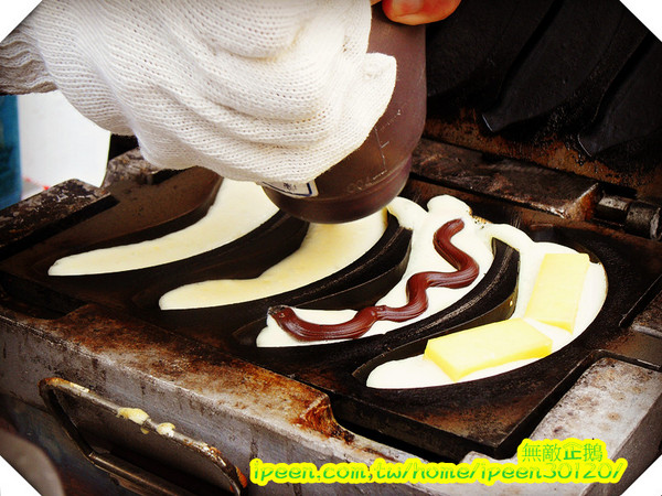 全蕉條雞蛋糕：【台南】創意古早味雞蛋糕! 起司會牽絲耶!~《全蕉條雞蛋糕》