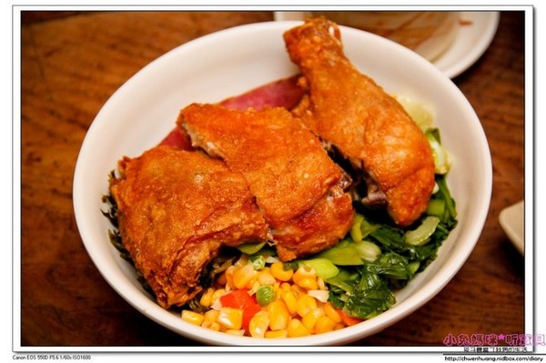 老街懷舊食堂：【美食♥宜蘭】☼ 老街懷舊食堂☼懷舊復古的裝潢，古早味的餐點令人回味無窮♥♥