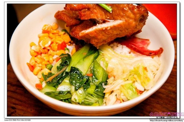 老街懷舊食堂：【美食♥宜蘭】☼ 老街懷舊食堂☼懷舊復古的裝潢，古早味的餐點令人回味無窮♥♥