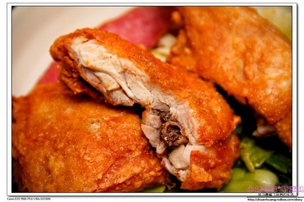 老街懷舊食堂：【美食♥宜蘭】☼ 老街懷舊食堂☼懷舊復古的裝潢，古早味的餐點令人回味無窮♥♥