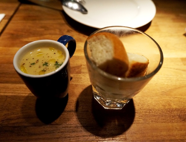 貓下去MEOWVELOUS CAFE：二訪貓下去 : 個性十足的小店~